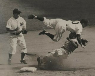 Jackie Robinson & Phil Rizzuto - 8 " X 10 " Photo - 1947 World Series - Ny Baseball