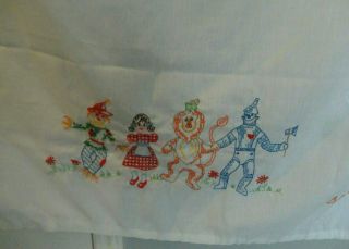 Vintage Baby Child Top Sheet Wizard Of Oz Characters Embroidered 42 X 48 Inches