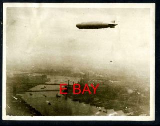 Vintage Graf Zeppelin German Dirigible Airship Over York.  Press Photo 1930 