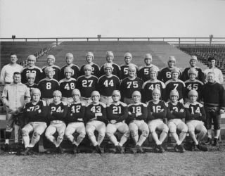 1943 Green Bay Packers Team Photo Piece Of Football History 8x10