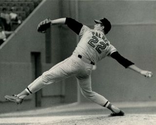 Jim Palmer - 8 " X 10 " Photo - 1966 Baltimore Orioles - Fenway Park