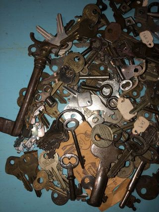 1.  9 Lbs Pounds Vintage Luggage Auto Skeleton Keys Steampunk OLD Collectible - X 2