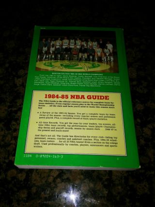 1984 - 85 The Sporting News Official NBA GUIDE LARRY BIRD CELTICS Bernard King 2