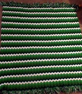 Euc Vintage Handmade Green & White Chevron Retro Crocheted Afghan 58 " X 62 "