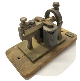 Vintage J.  H.  Bunnell & Co.  Telegraph Key Sounder with Wood Base NR $9.  99 2