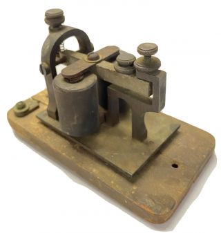 Vintage J.  H.  Bunnell & Co.  Telegraph Key Sounder with Wood Base NR $9.  99 3