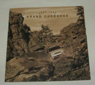 2004 Jeep Grand Cherokee Sales Advertising Brochure In Color 9.  5 X 9.  5 " 32 Pgs