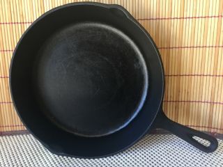 Vintage No.  7 Unmarked Cast Iron Skillet With Heat Ring Sits Flat