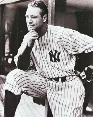 Lou Gehrig - - York Yankees - - 8x10 Glossy B&w Photo