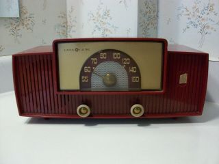 Vintage 1950s Beam O Light Antique G.  E.  Solid Red Bakelite Color Art Deco Radio