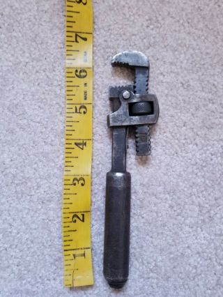Vintage Pipe Wrench 6 F.  E.  Wells & Son Co.  Mini Tiny Small (l28)