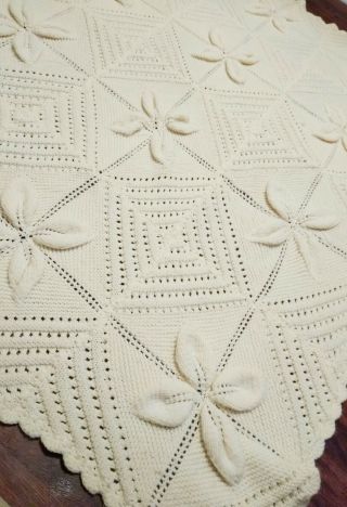 Afghan Crochet Handmade Blanket Throw Vintage 3D Petals Cream White 69x48 