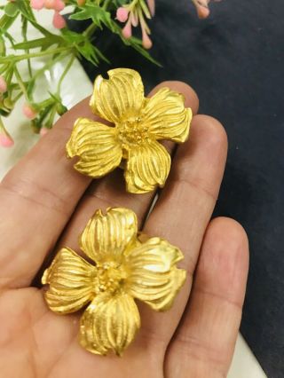 Estate Vintage Gold Brushed Dogwood Flower Earrings Clip On 1.  25 " T