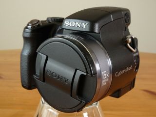 Sony Cyber shot DSC - H9 8.  1 MP Digital Camera with Case 15X ZOOM 3