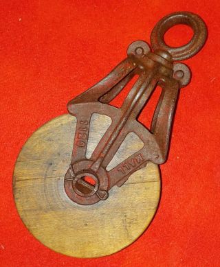 Vintage/antique Cast Iron Barn Pulley,  " Mall 1120 " Hay Trolley,  Americana