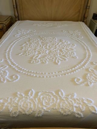 White Chenille Full/queen Bed