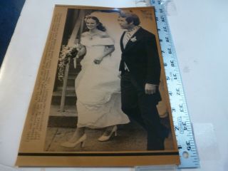 Vintage Wire Press Photo - Patty Hearst (sla Kidnap) Wedding With Husband 4/1/1979