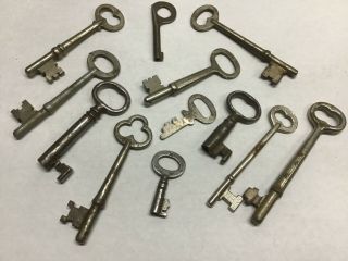 12 Antique Skeleton Keys