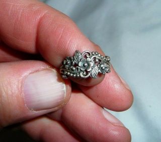 Very Pretty Vintage Sterling Silver Flower & Leaf Design Ring