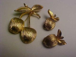 Vintage Sarah Coventry " Golden Cherries " (1964) Brooch & Earrings Set