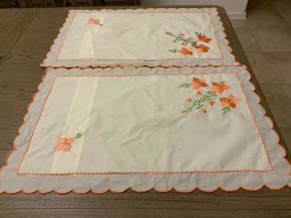 Vintage Off White Floral Embroidered Pillow Cases Shams With Scalloped Edge 56
