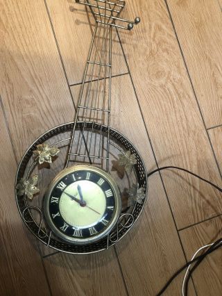 Vtg United Model No.  260 Leaves Brass Banjo Guitar Electric Wall Clock 23 "