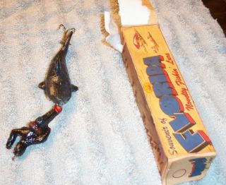 VINTAGE SOUVENIR LUCKY FISH LURE Novelty FLORIDA SHARK,  MAN WEIGHTED LURE,  OBOX 2