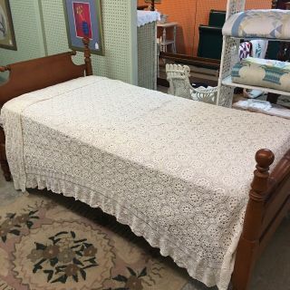 Vintage Hand Crocheted Coverlet 90” X 76” Tablecloth Bed Spread Ivory Floral