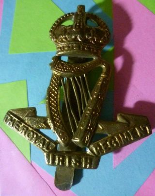 Ww1 The Royal Irish Regiment Cap Badge Kc Slider All Brass Antique Org