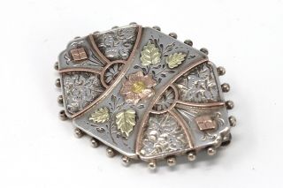 A Antique Victorian Sterling Silver 925 & Gold Floral Detail Brooch 23595