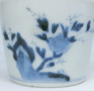 C092: Japanese old KO - IMARI blue - and - white porcelain cup SOBA - CHOKO w/butterfly. 2