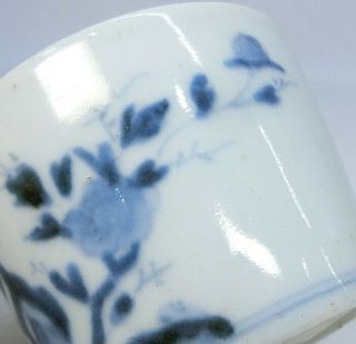 C092: Japanese old KO - IMARI blue - and - white porcelain cup SOBA - CHOKO w/butterfly. 3