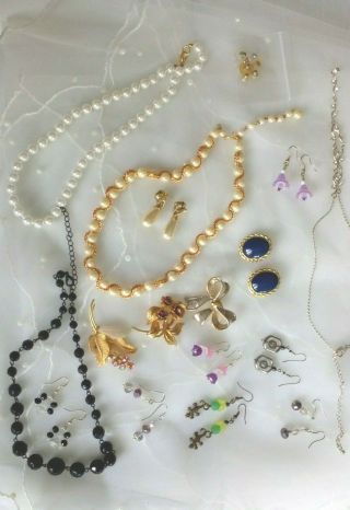Vintage Jewellery BOX,  Retro,  modern jewellery Necklaces,  Brooches,  Earrings UK 2