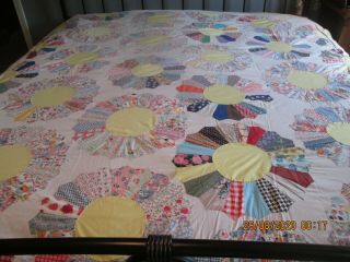 Antique Quilt Dresden Plate On White & Yellow 90 X 96 Hemmed Top (4 - 8 - 29 - 20)