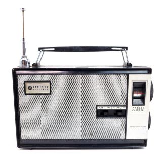 Vintage Ge General Electric Am/fm Portable Radio 14 Transistor P943a 1963