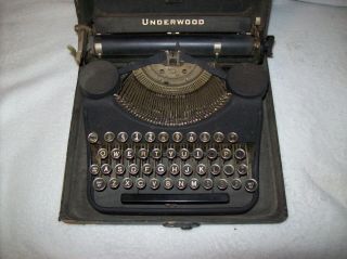 Antique Underwood Elliott Fisher Co.  Standard Portable Typewriter In Wooden Case