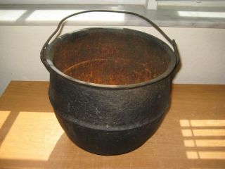 Antique - Primitive / Cast Iron / Bean Pot - Kettle / Three Foot