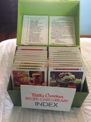 Vintage 1971 Betty Crocker Recipe Card Library Box Two Tone Green