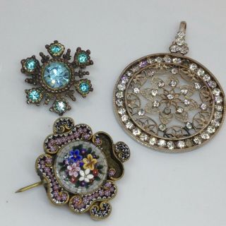 3 Vintage Jewellery Items,  2 X Brooches,  1 X Silver Pendant