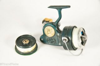 Vintage Alcedo 2cs Spin Cast Antique Fishing Reel W Spool Rj2
