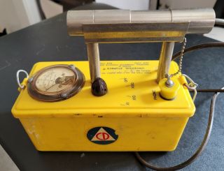 Vintage Antique Civil Defense Universal Atomics Geiger Counter Radiation Meter