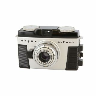 Vintage Argus A - Four 35mm Film Camera With 44mm F/3.  5 Cintar Lens - Ug