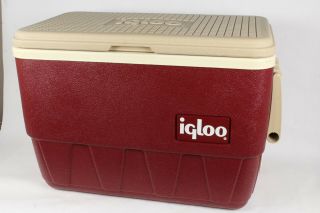 Vintage Igloo 25 Qt Red Maroon Cooler -