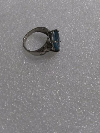 Vintage Ladies.  925 Sterling Silver Cocktail Ring W/Blue Stone Size - 7,  W 4.  8 G. 3