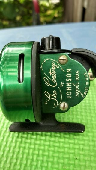 Vintage The Century By Johnson Model 100a Green Closed Faced Fishing Reel