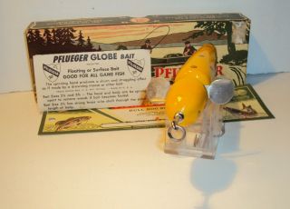 Vintage Pflueger 3750 Globe lure canoe box with card paper 3