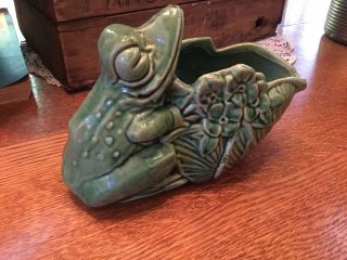 Vintage Mccoy Pottery Frog With Water Lily Planter - Dkg