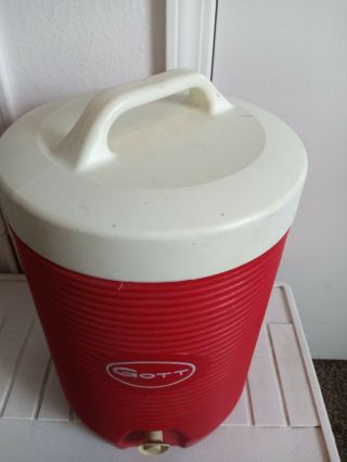 Vintage Gott 2 Gallon Cooler.  Water Cooler.  Ice Chest.  Camping.  Drinking 2