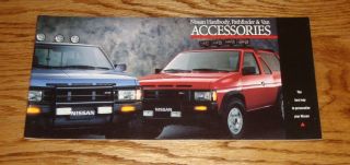 1989 Nissan Hardbody Pathfinder Van Accessories Sales Brochure 89