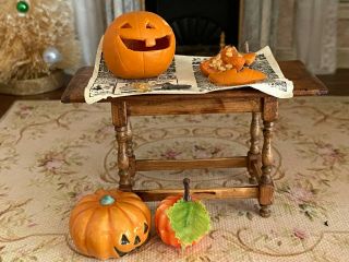 Miniature Dollhouse Vintage Artisan Halloween Pumpkin Carving Diorama Decor 1:12